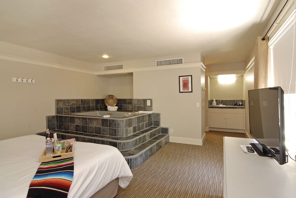 Palm Canyon Hotel and RV Resort 12/73