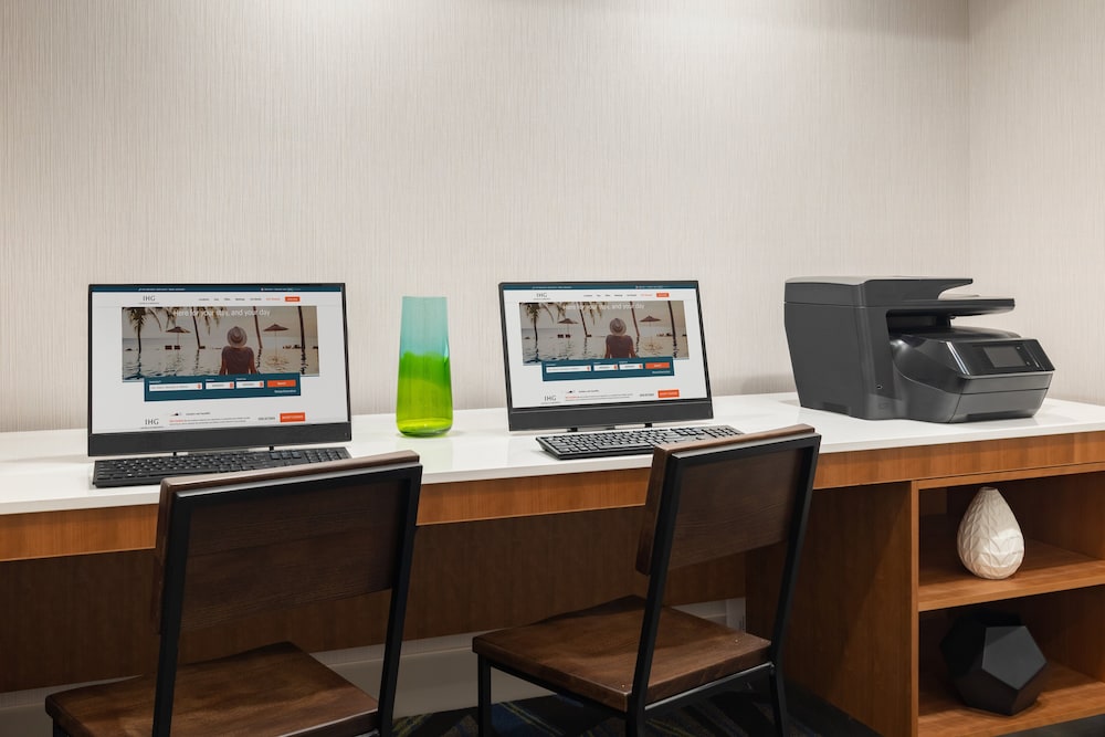 Holiday Inn Express Hotel Suites Opelika Auburn 64/71