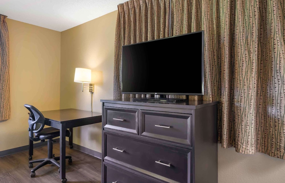 Extended Stay America Suites St Petersburg Clearwater ExecDr 42/53