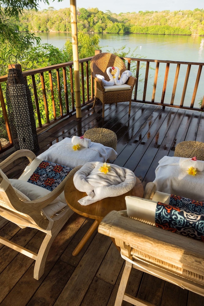 Menjangan Dynasty Resort 59/73