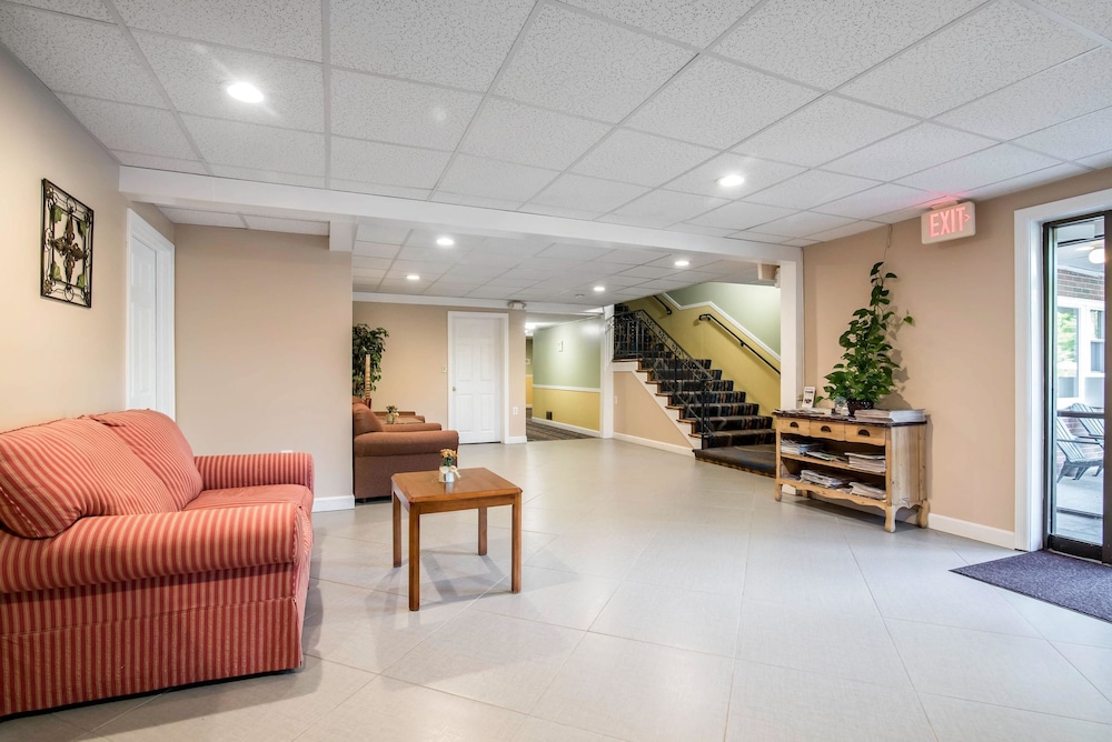 Econo Lodge Inn & Suites Tilton 28/38