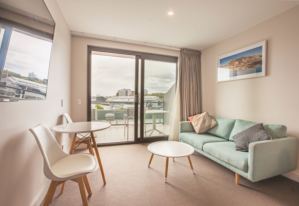 Customs House Hotel 44/72