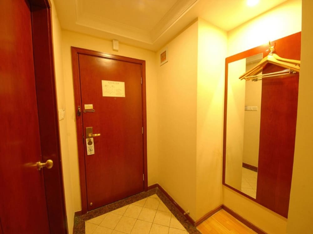 Greentree Inn Jiangsu Taizhou Jingjiang Bus Station Express Hotel 22/41