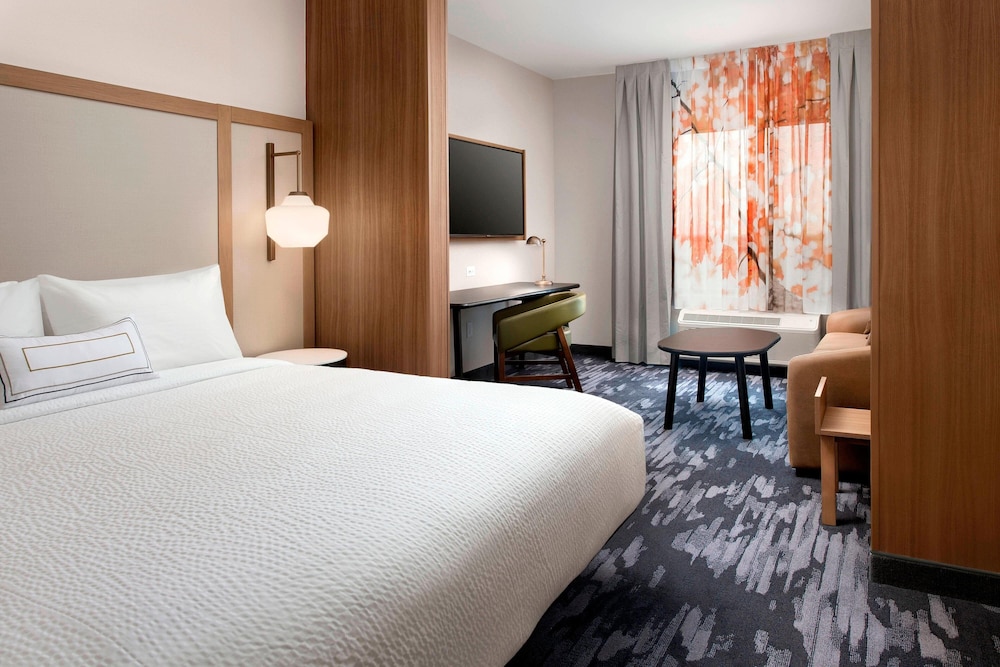 Suite, King Bed, Sofa