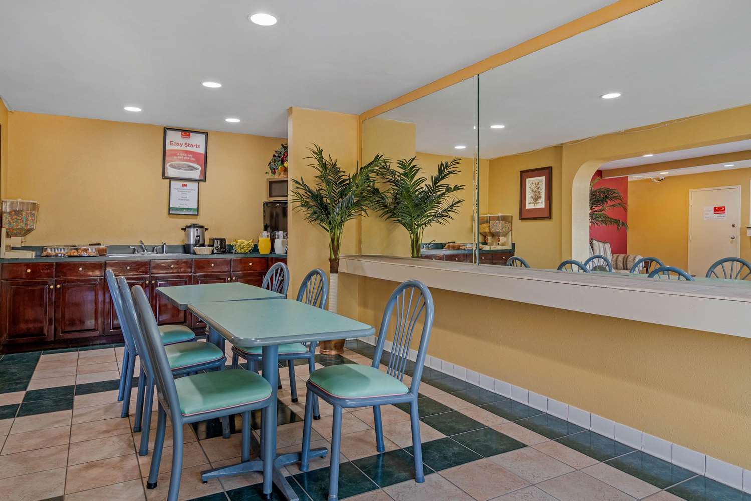 Econo Lodge Union City - Atlanta South 24/24