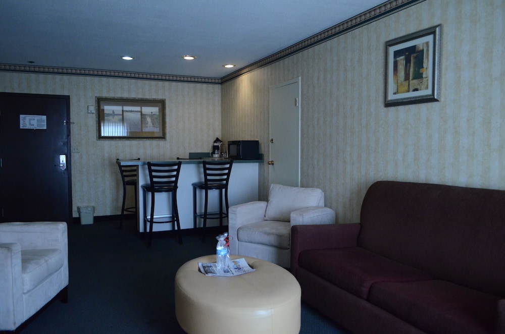 Rodeway Inn & Suites East Windsor CT 23/44