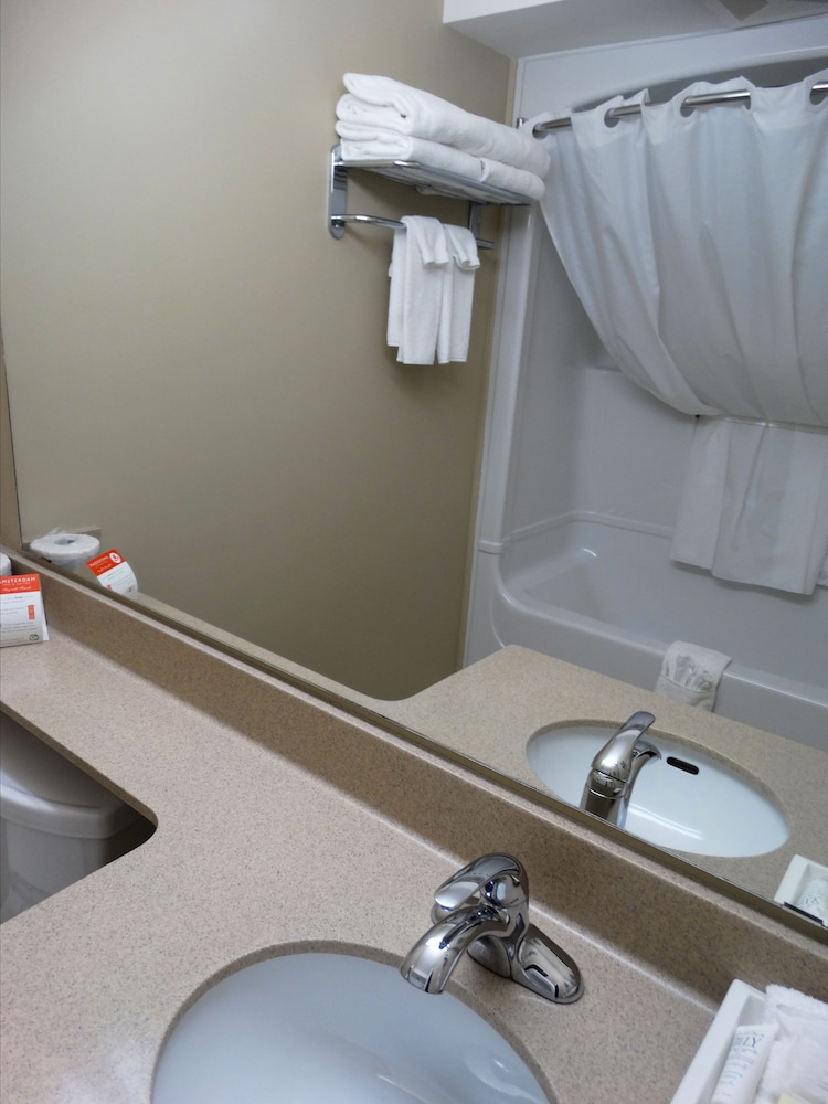 Amsterdam Inn & Suites, an Ascend Collection Hotel 10/28