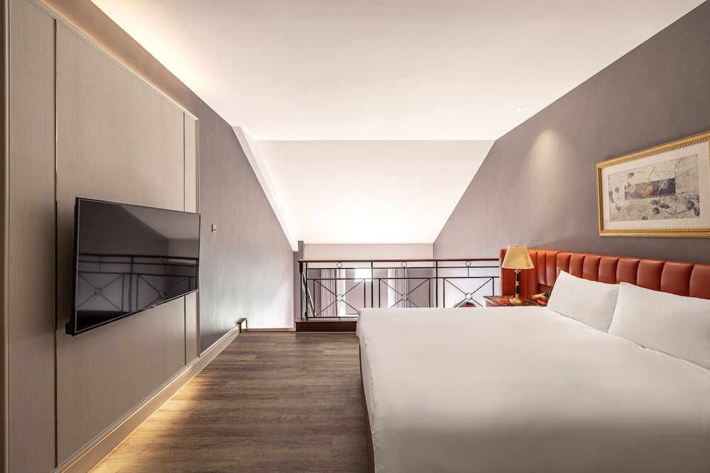 DUPLEX, PREMIER, KING BED