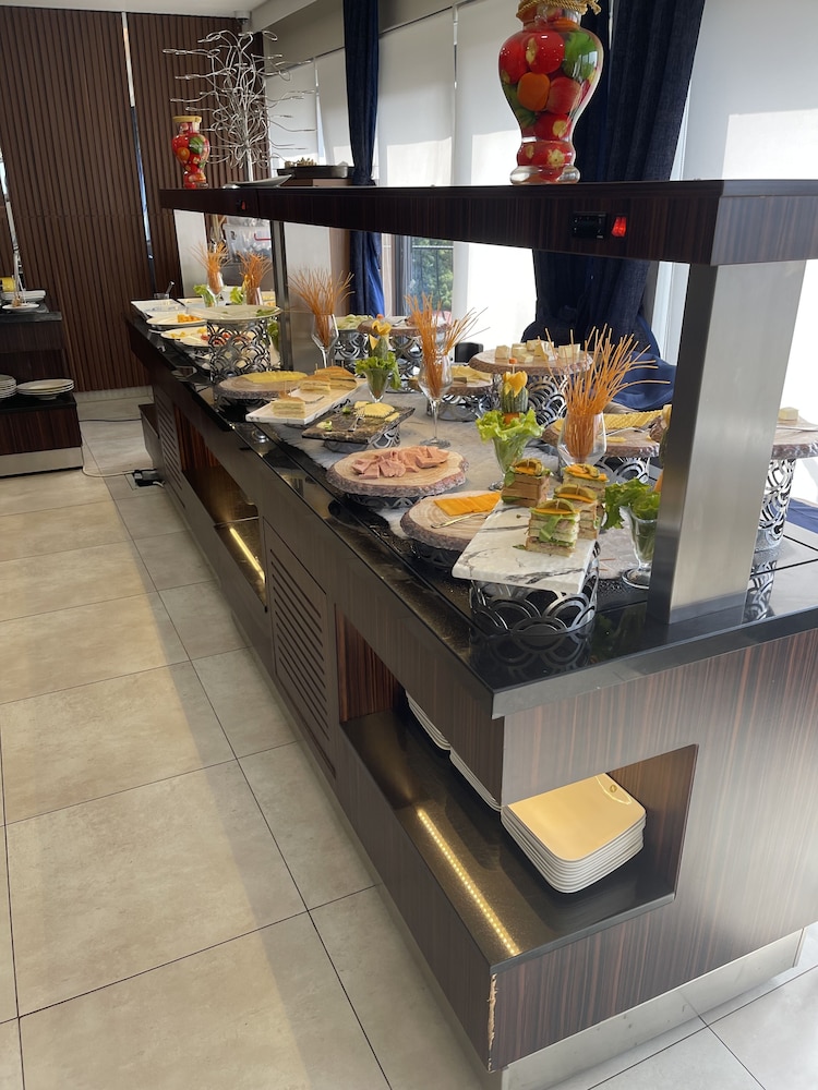 Souare Premium Hotel 33/39