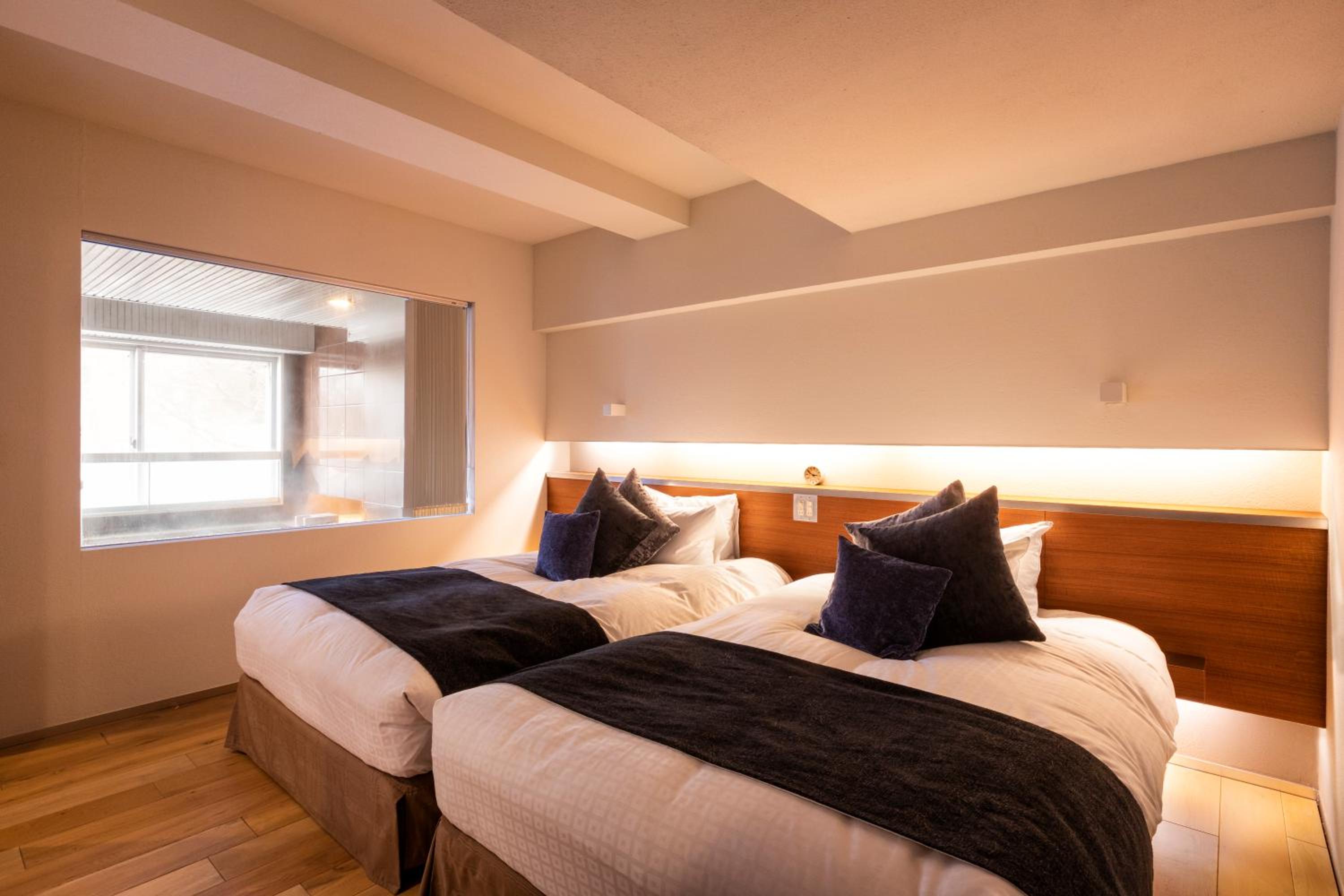 Junior Suite, Twin Beds, Adult Only, Smoking
