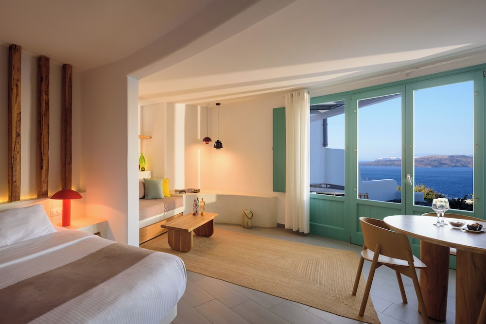 Neptune Luxury Spa Suites 26/72