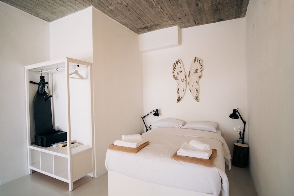 Mesanto Luxury Suites 14/50