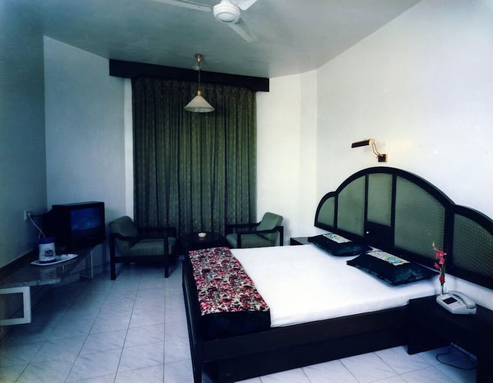 Hotel Ashish Plaza 18/30