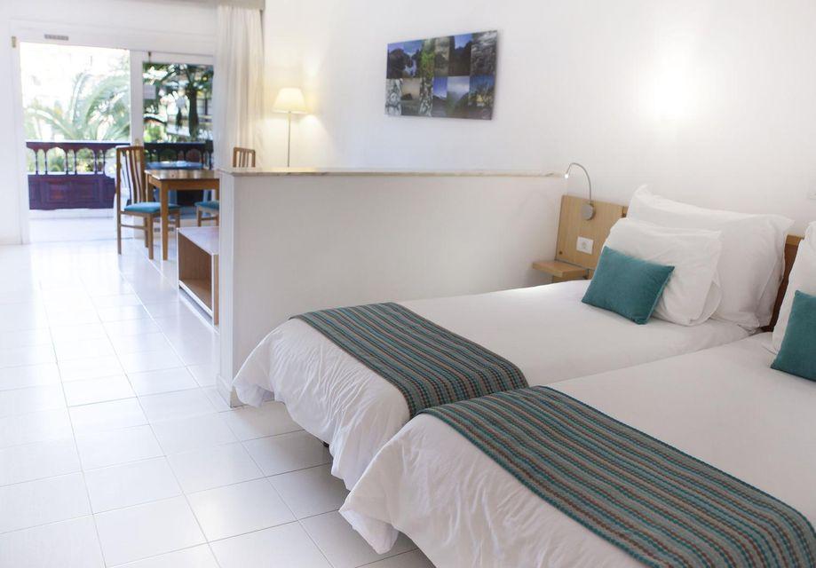JUNIOR SUITE, POOL VIEW, GARDEN AREA