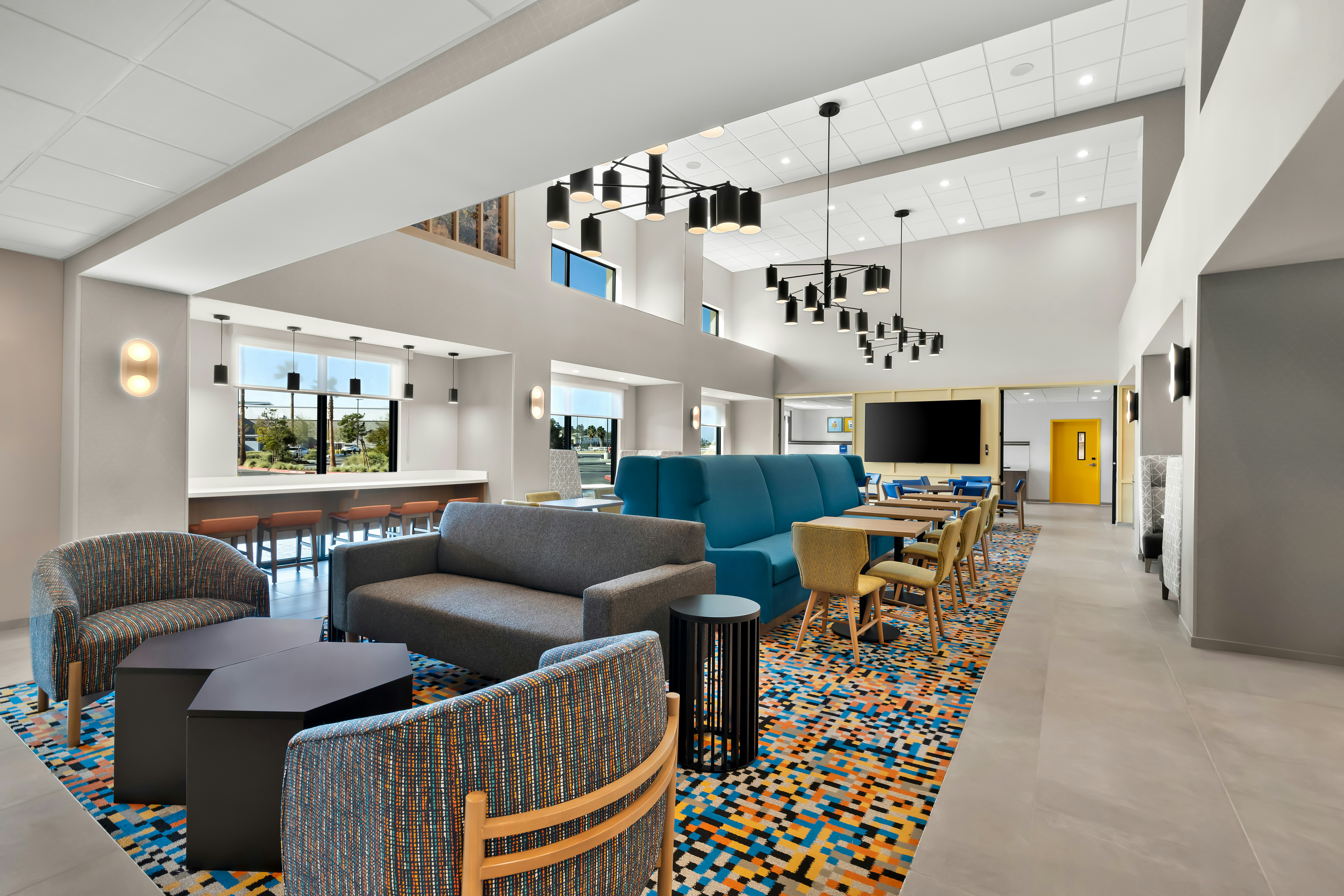 Hampton Inn and Suites Corona CA 17/30
