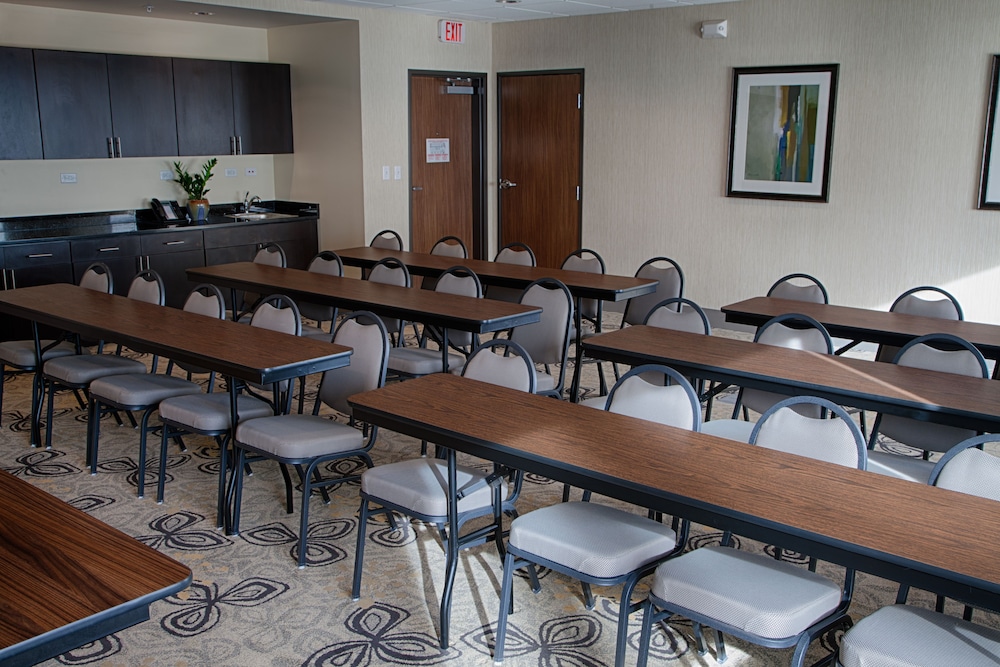 Holiday Inn Express Suites Tahlequah 40/46