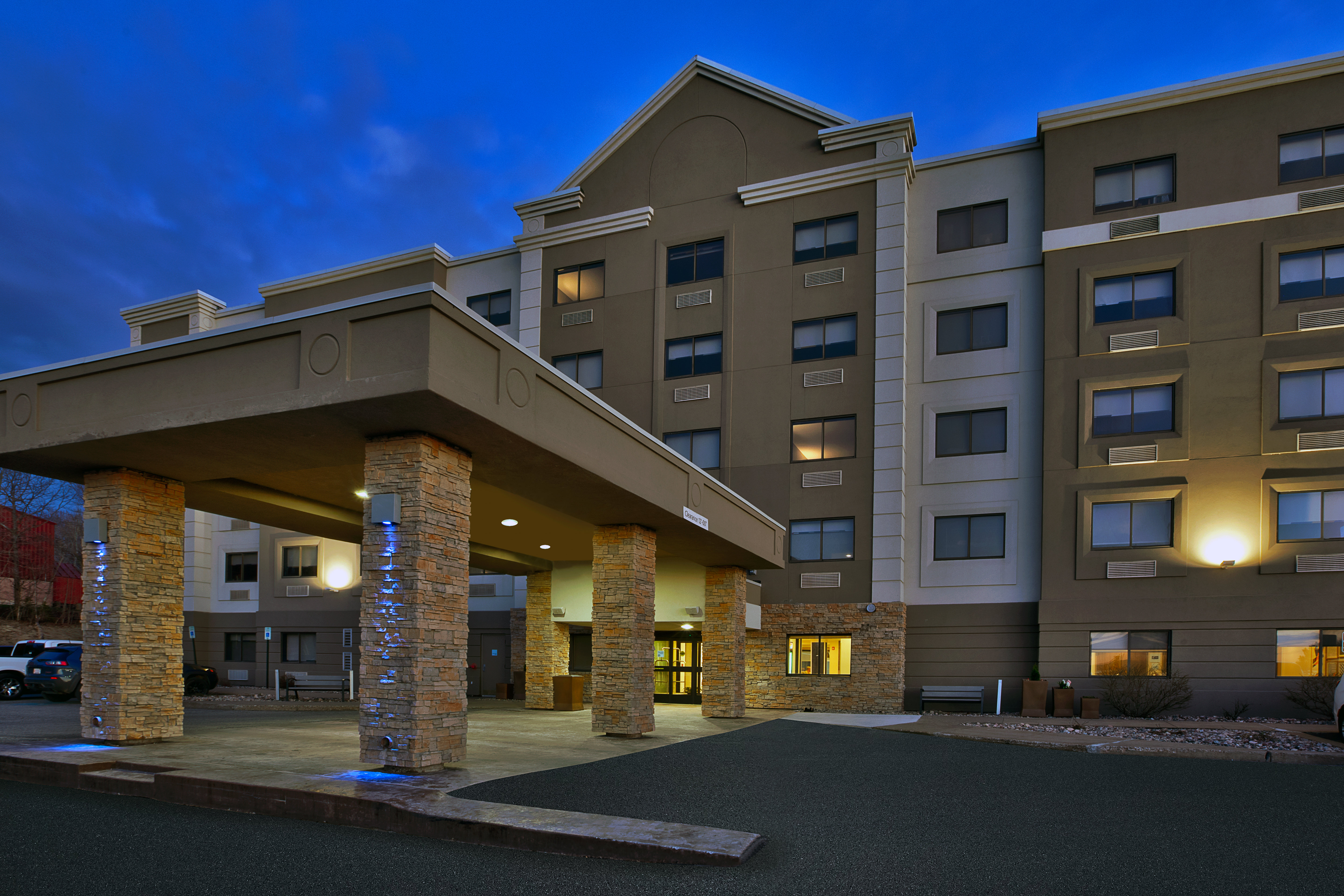 HOLIDAY INN EXPRESS SAULT STE MARIE 4/30