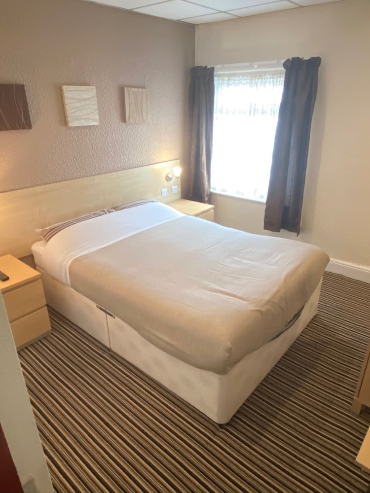 ROOM, DOUBLE BED