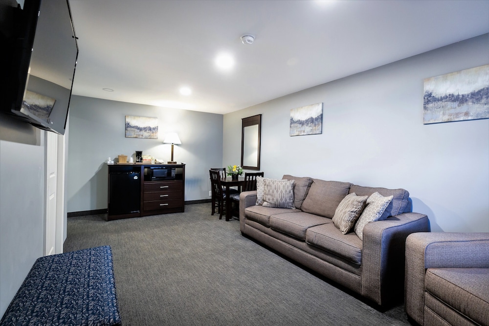 Mt Madison Inn & Suites 41/46