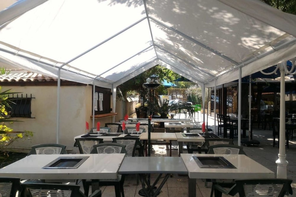 Hotel Les Cigalons 14/25
