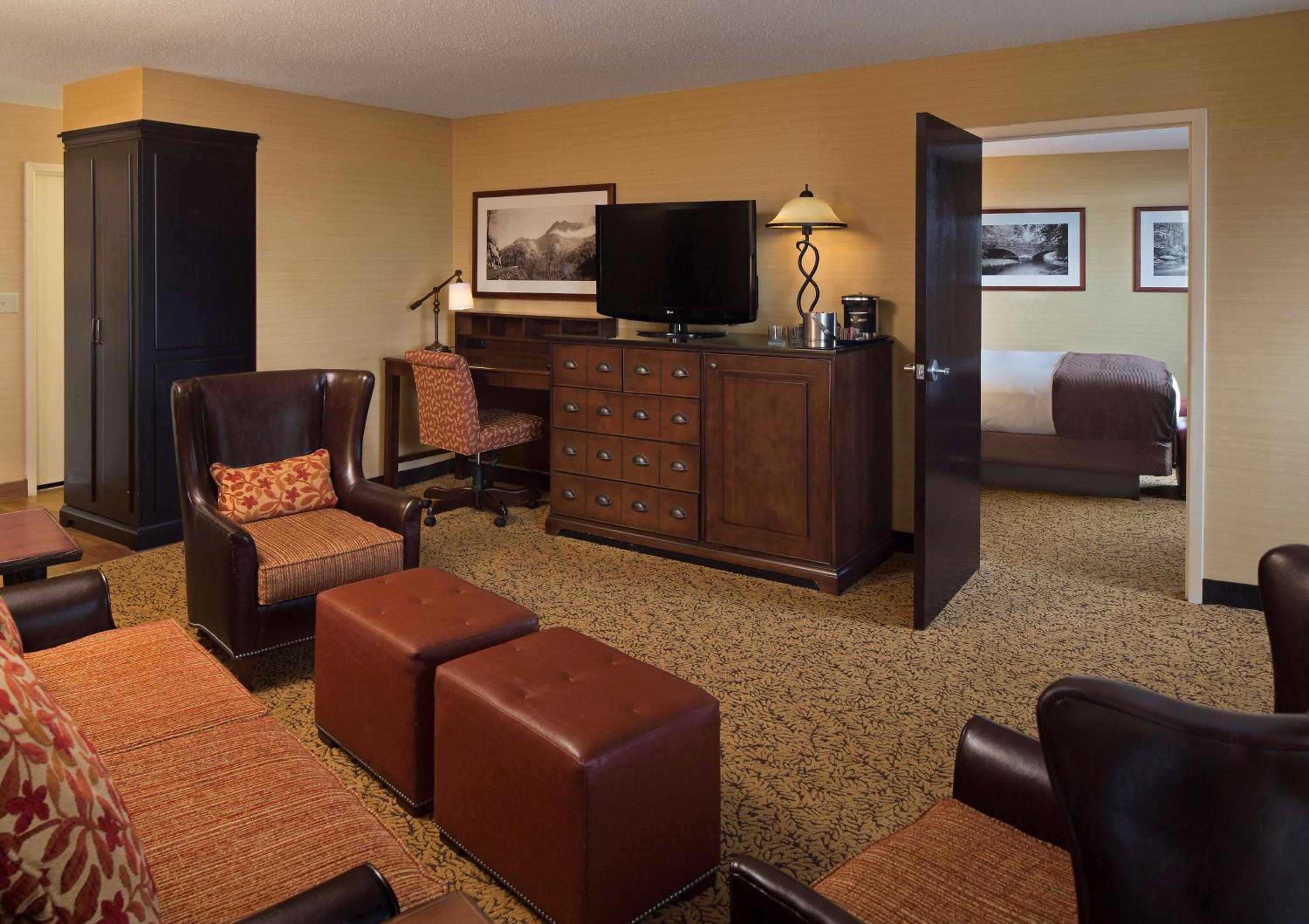 Suite, King Bed, Sofa