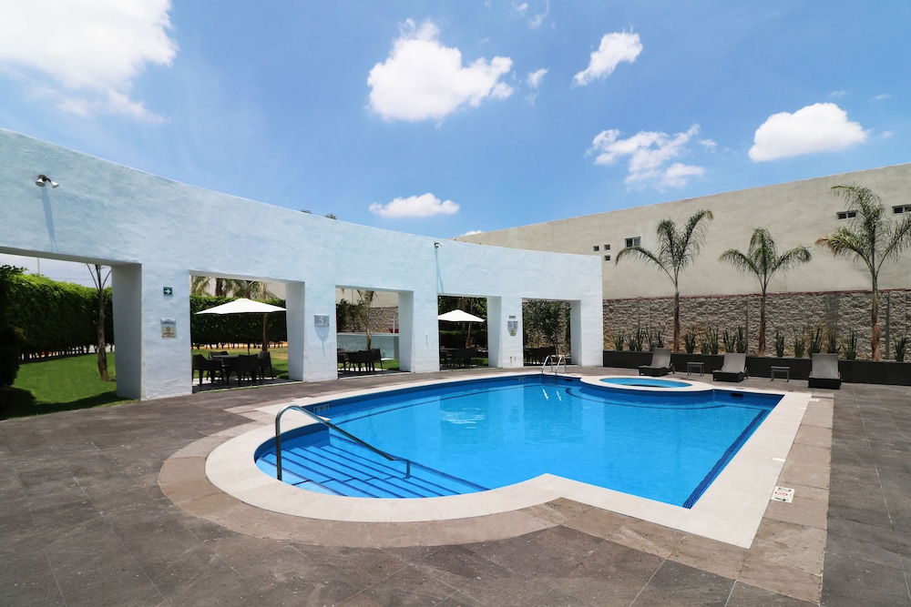 Holiday Inn Express San Luis Potosi 3/80
