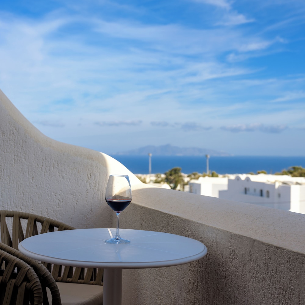 Astir Thira 53/57