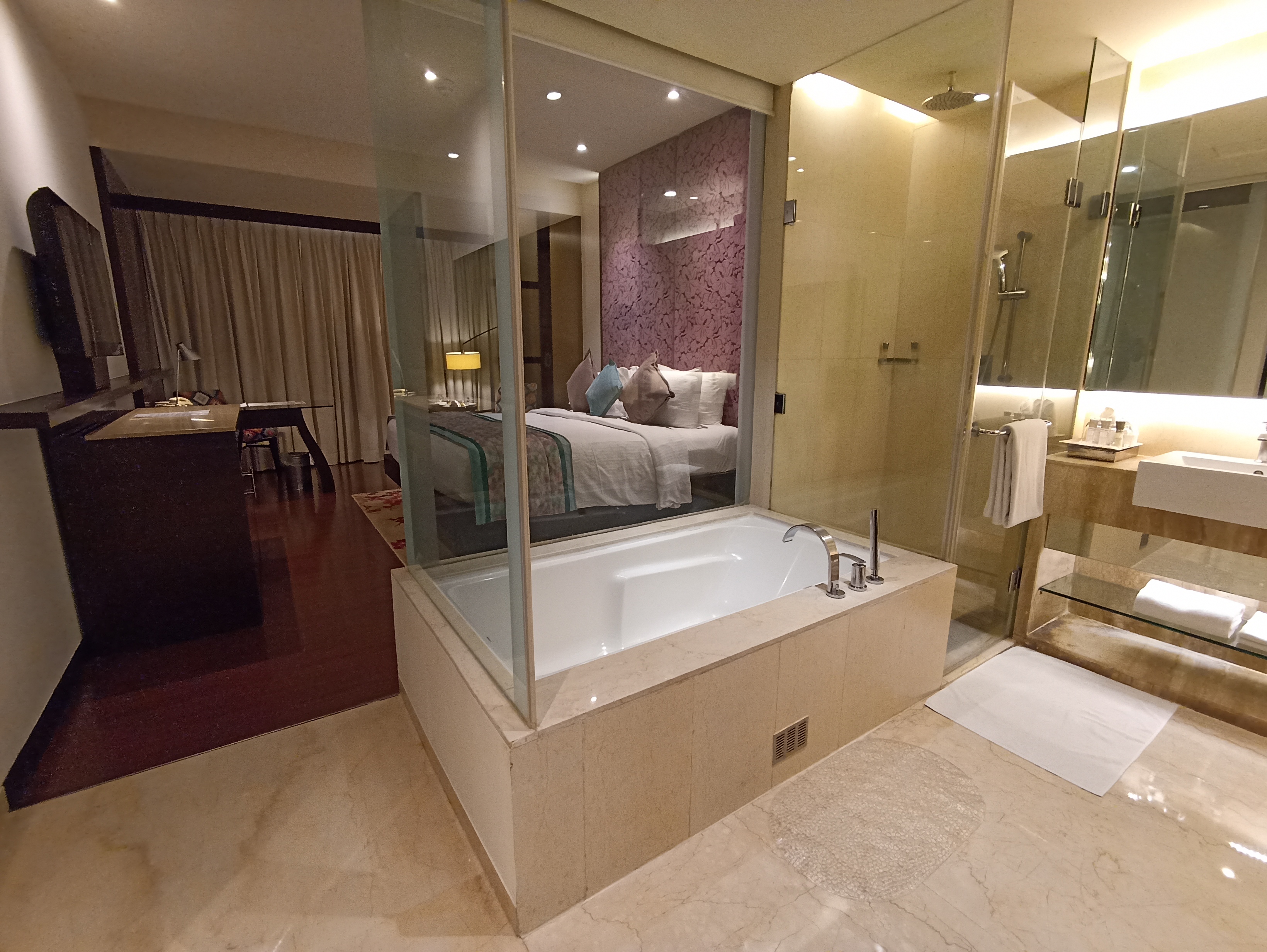 غرفة كلوب بسرير مزدوج بحوض استحمام، Royal Orchid Jaipur 2/2