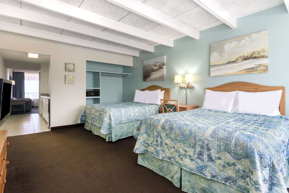 Days Inn & Suites By Wyndham Jekyll Island 26/58