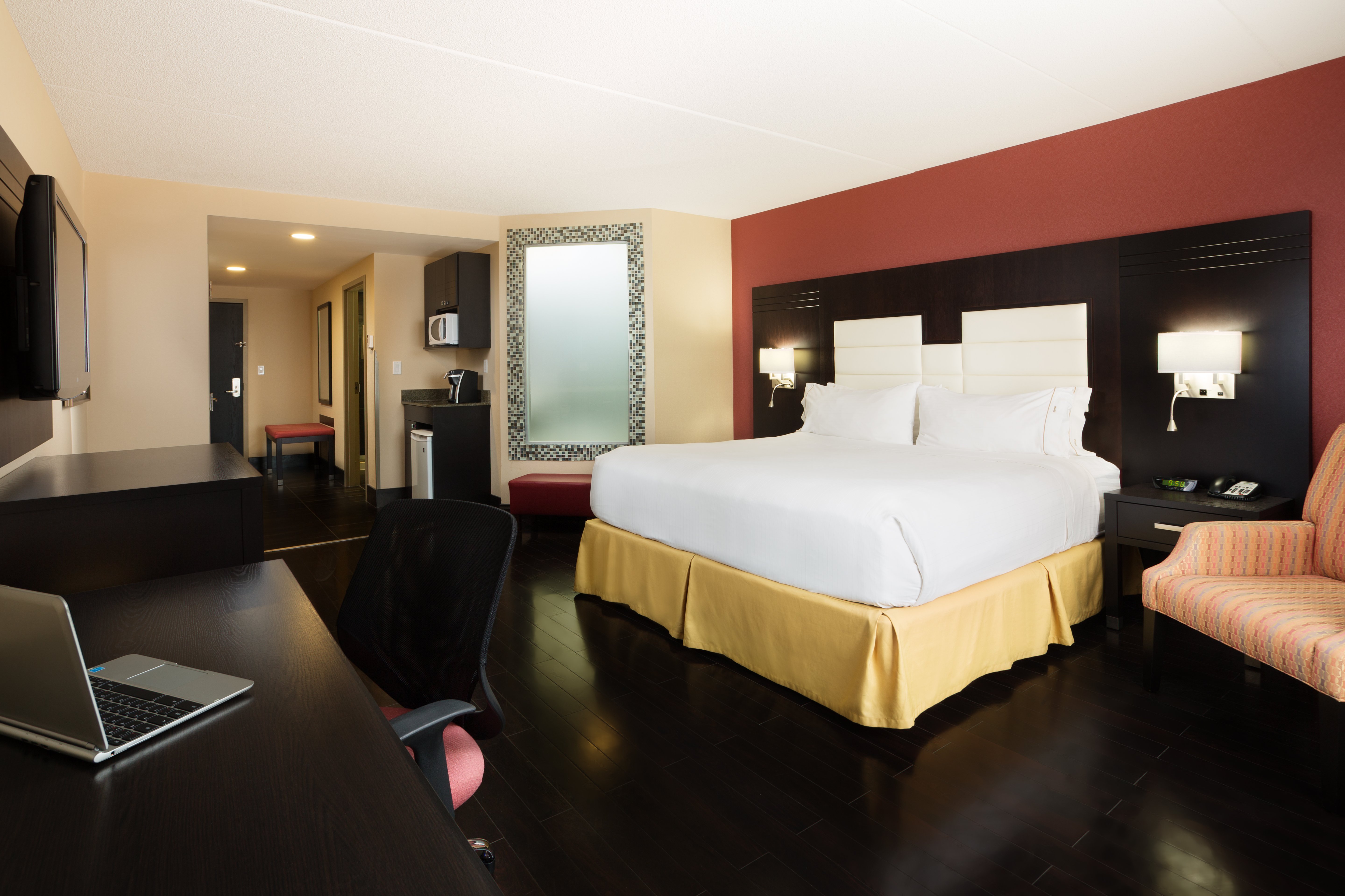 Holiday Inn Express Ottawa West Nepean 8/32