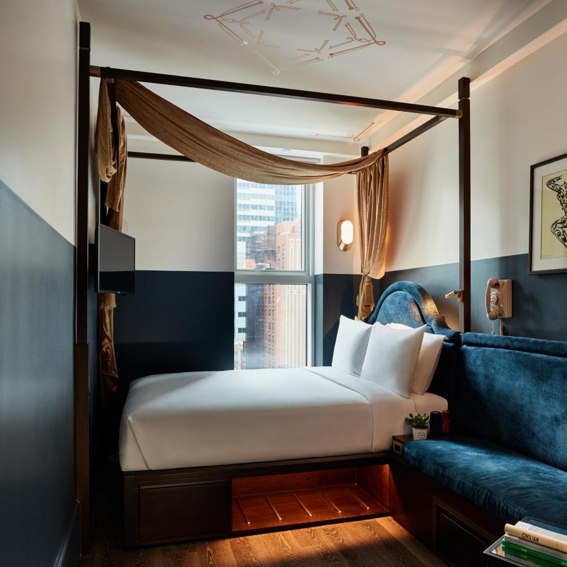 Deluxe, Queen Bed