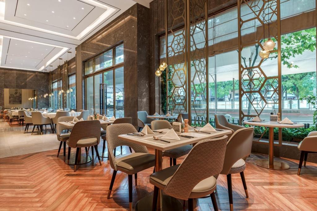 Yitel Premium(Shanghai Zhongshan Park) 39/50