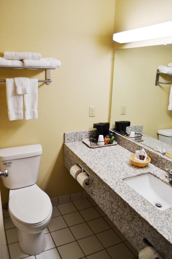 Countryside Inn Suites Fremont 19/45