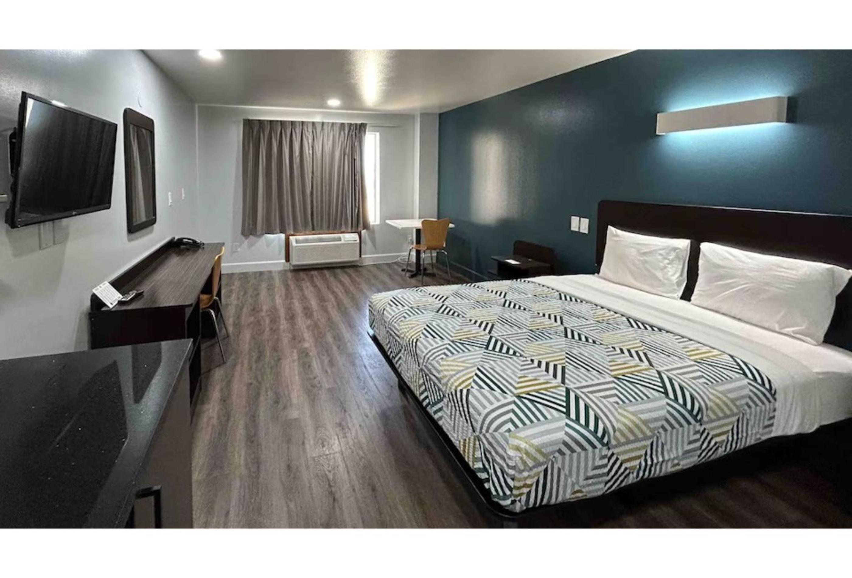 Studio6 Suites Hesperia, CA - West Main Street - I-15 15/33