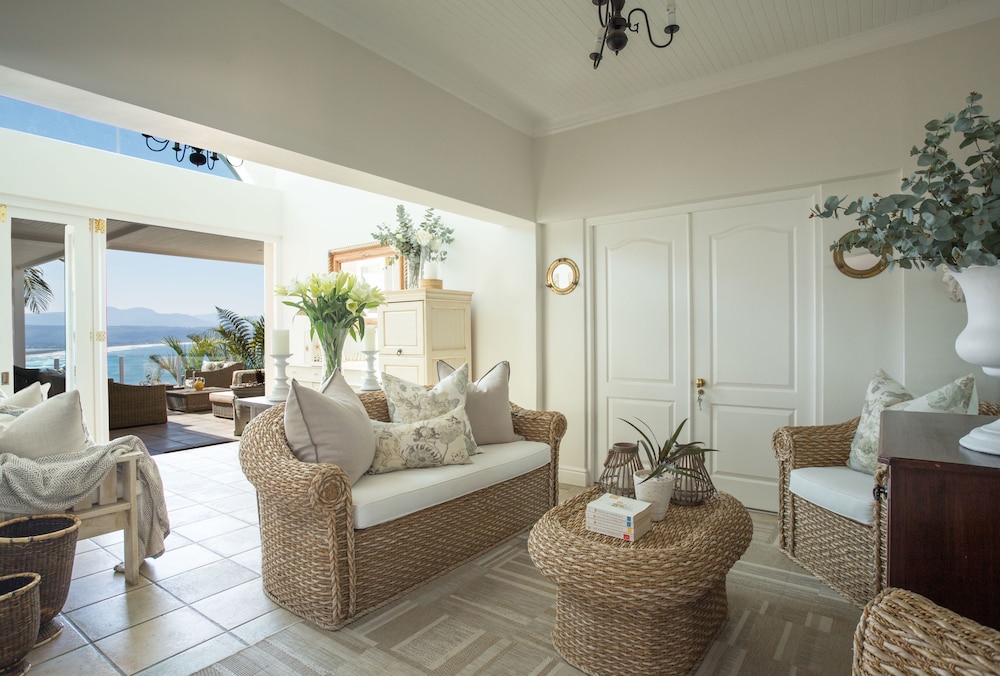 Ocean Watch Guest House 22/37