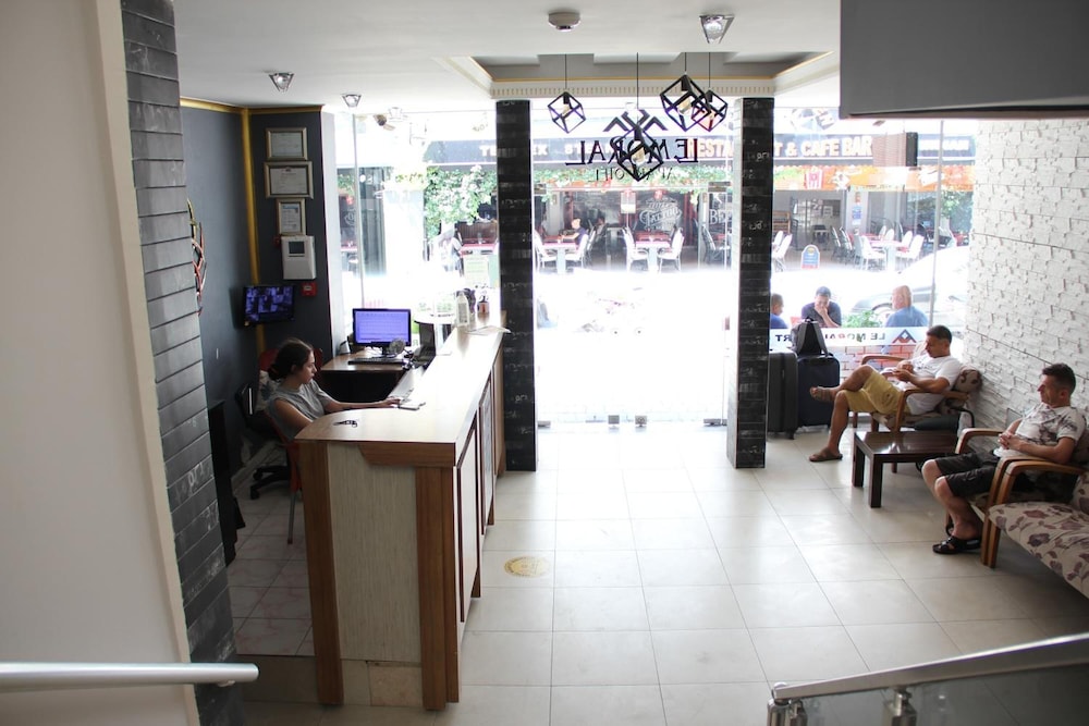 Le Moral Apart Hotel 8/59