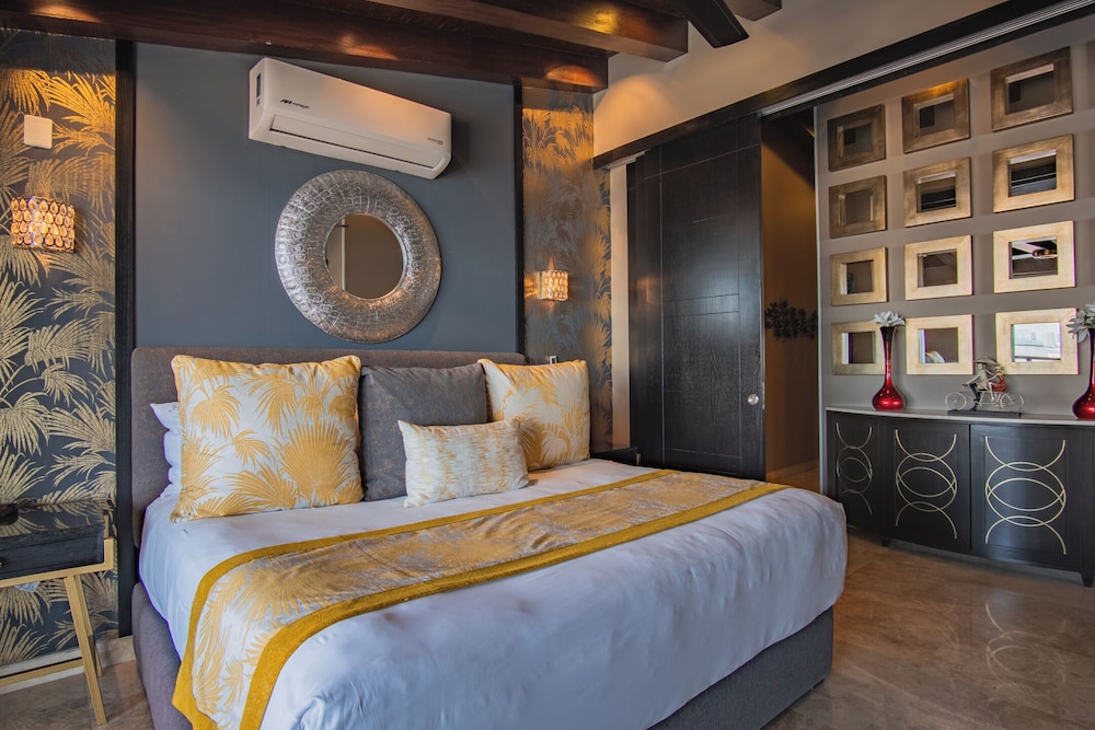 LUXURY, APARTMENT
