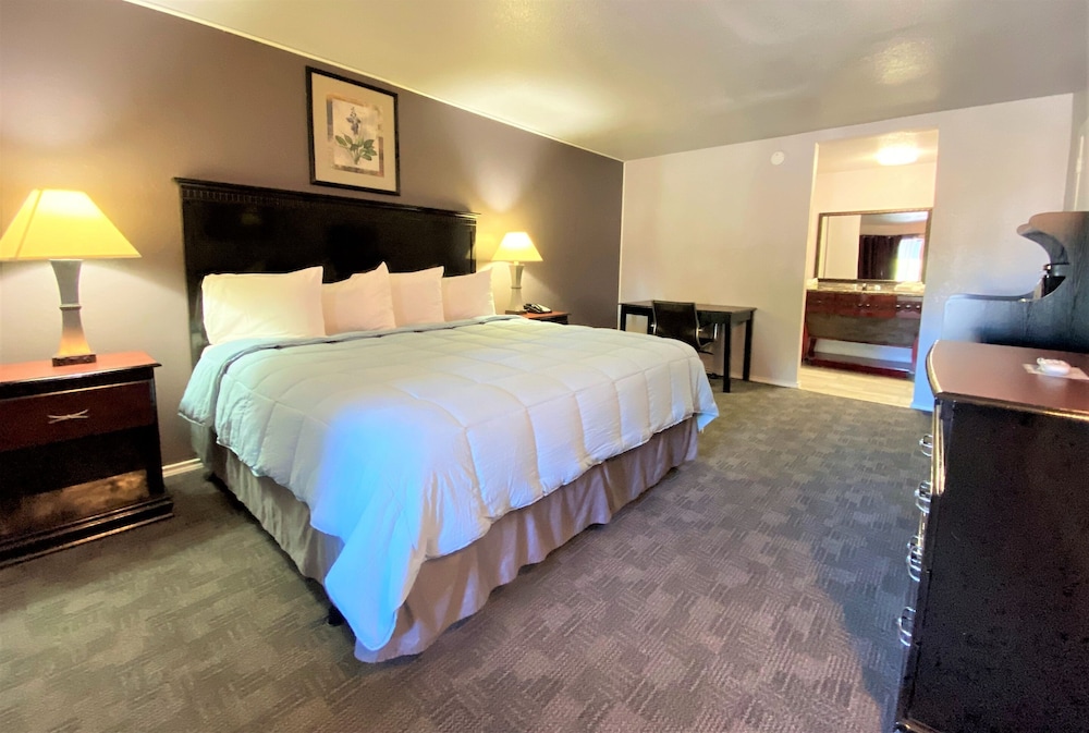 R Nite Star Inn & Suite 11/65