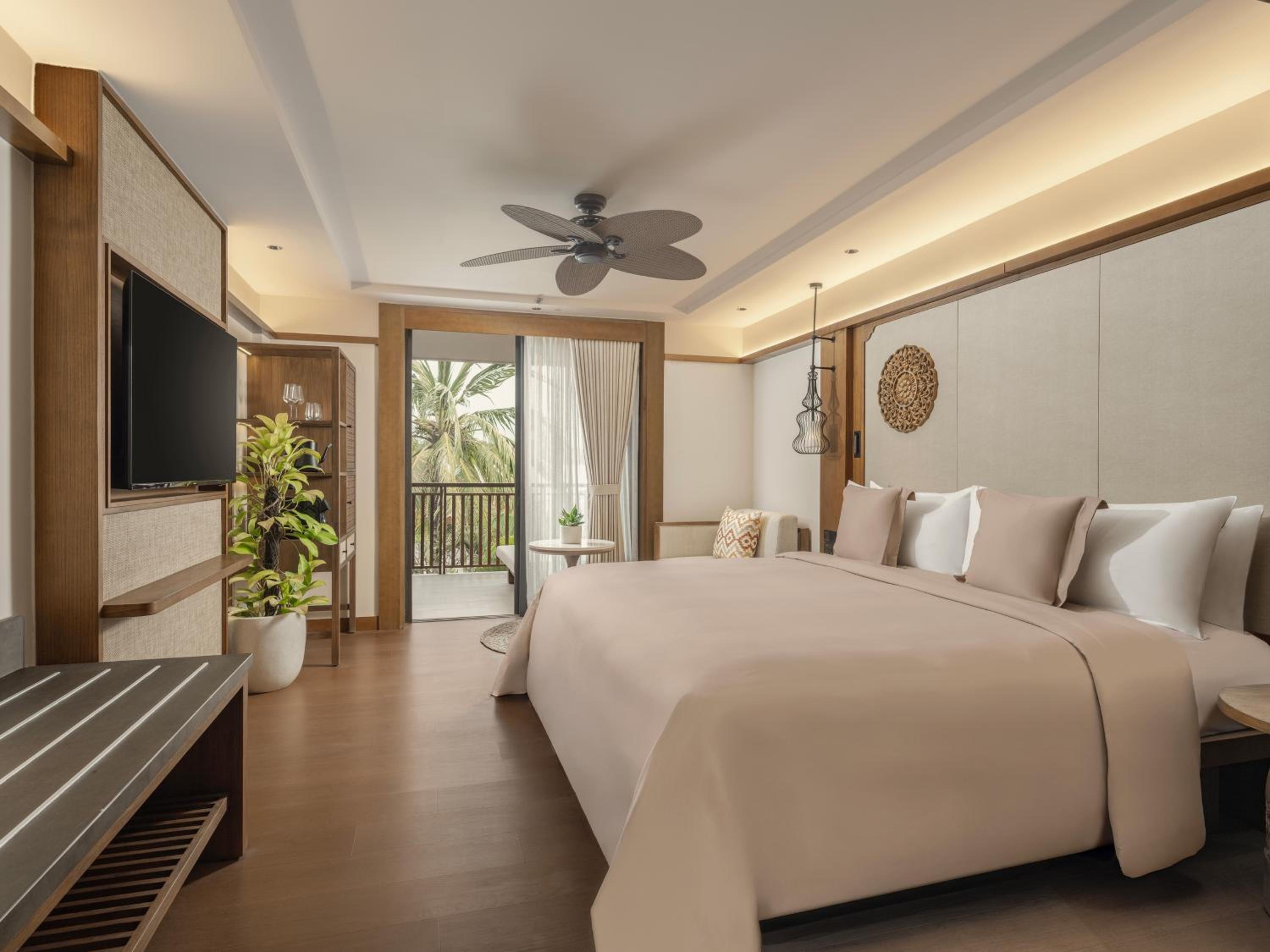 Reserve, King Bed, Garden View, Sofa