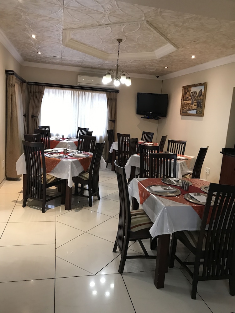 Global Village Guest House 16/26