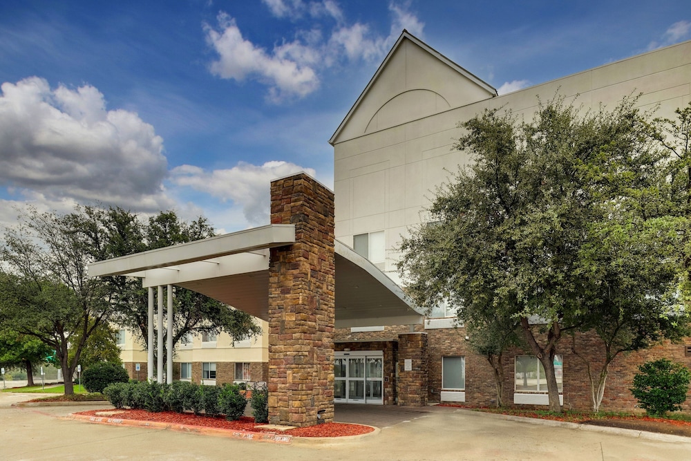 Best Western Plus Las Colinas Inn & Suites 6/58