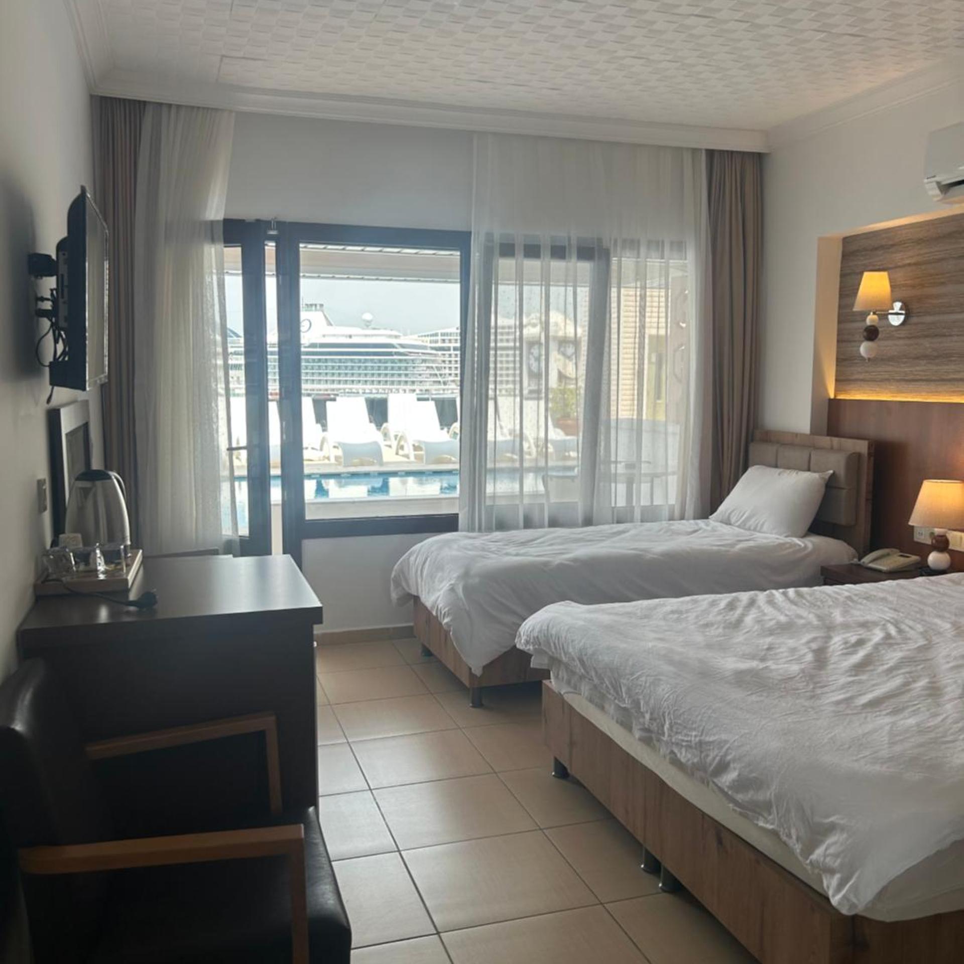 Room, Triple