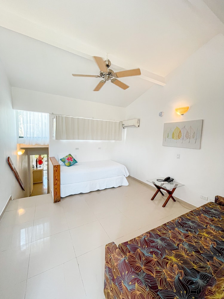 Hotel Cocoplum Beach 31/73
