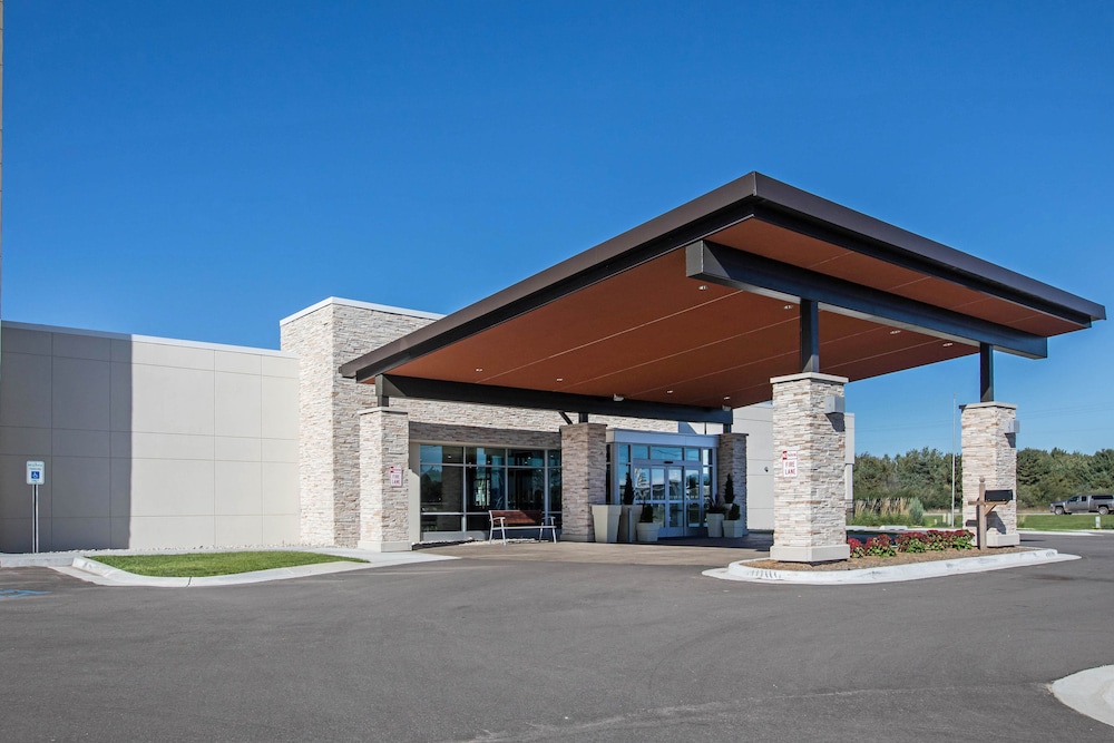 Holiday Inn Express & Suites Ludington 1/46