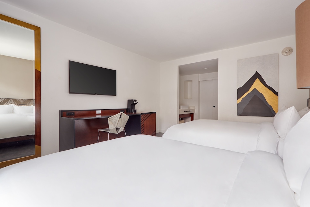 V Capri Palm Springs, a Dolce by Wyndham 15/50