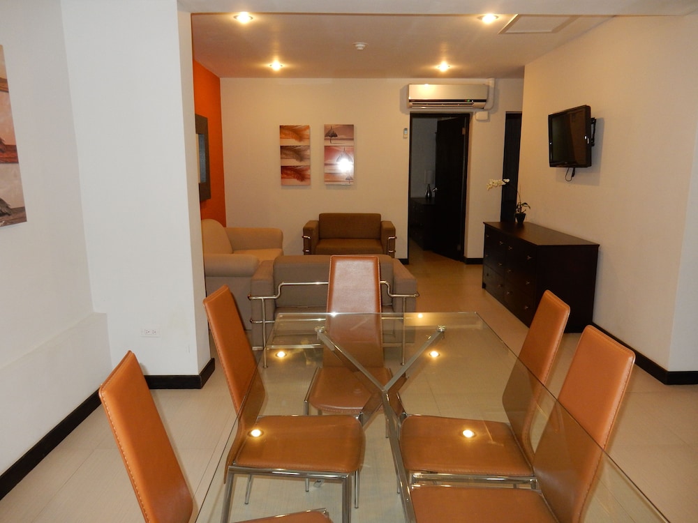 Voco Surfside Aruba by IHG 57/90