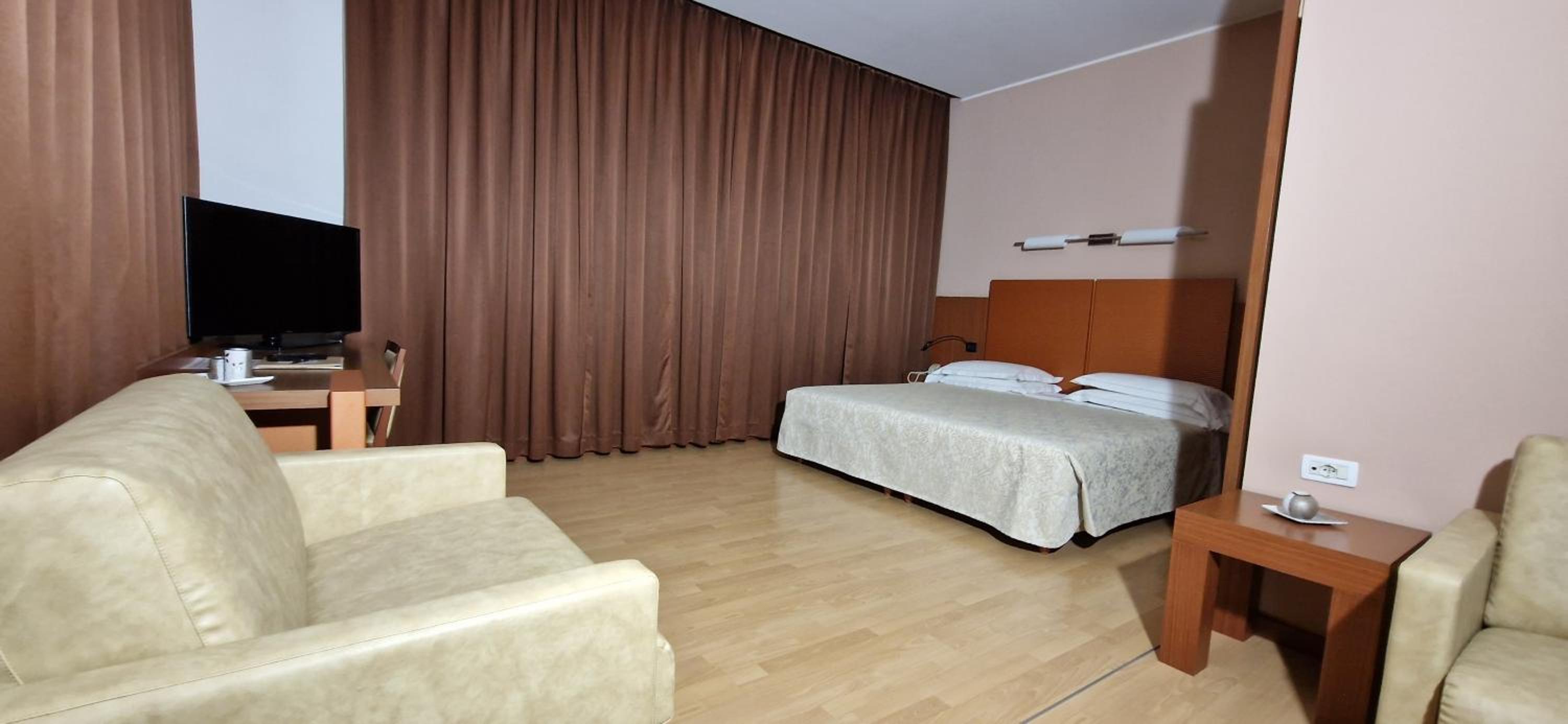 Mareschi Palace 25/55