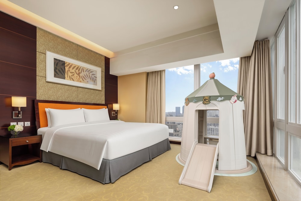 Family, Murphy Bed, River View