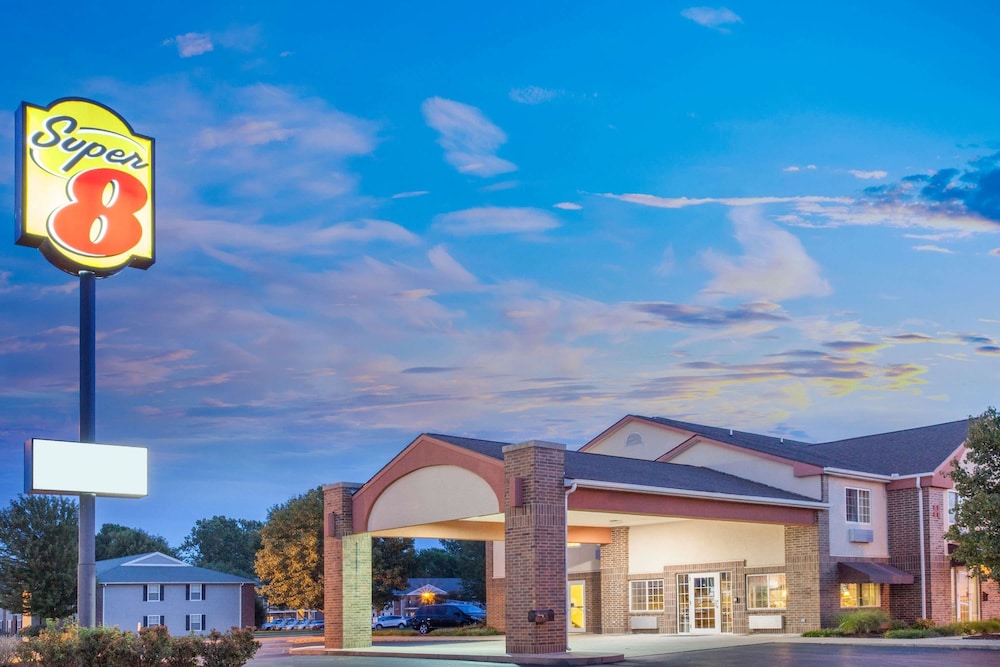 Super 8 By Wyndham Carthage 9/16