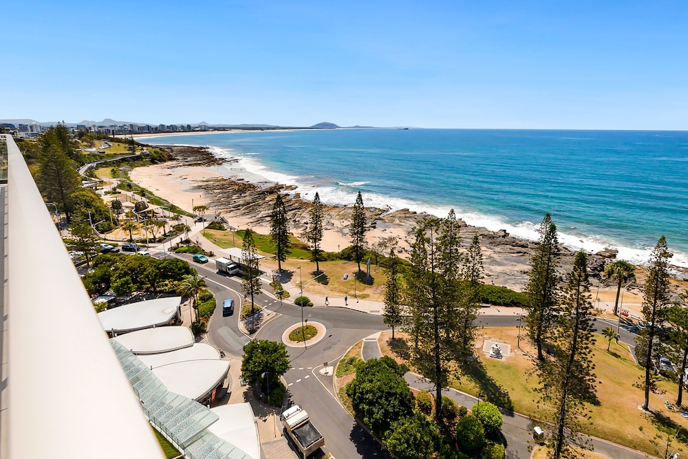 PACIFIC BEACH RESORT 70/77